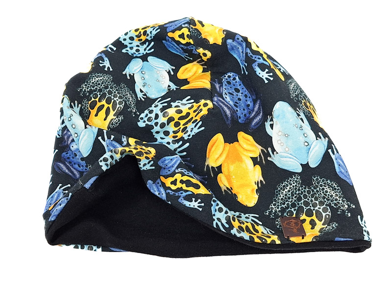 Modna zimowa czapka damska MustGo ciepła podszewka z nadrukiem żaby dendrobatws azureus tinctorius